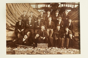 Image of Apprentice shipwrights, Panmure Yard DUNIH 19