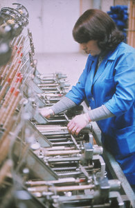 Image of Spinning and weaving - woman on spinning frame DUNIH 2006.1.16.3