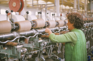 Image of Woman working on a cop winding machine DUNIH 2006.1.44.22