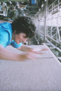 Image of Inspecting finished cloth DUNIH 2006.1.44.28