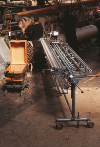 Image of Tenters working at beaming machine and bare loom DUNIH 2006.1.75.20