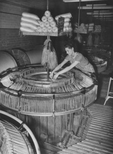Image of Circular looms at Manhattan Works DUNIH 2007.61.12