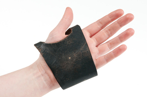 Image of Leather palm protector DUNIH 2009.21.2