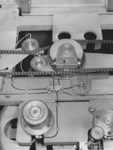 Image of Closeup of textile machinery gear mechanisms DUNIH 2009.4.5