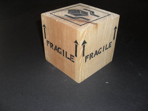 Image of Fragile stenciled cube DUNIH 2011.1.10