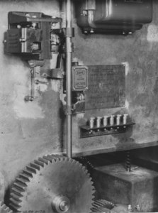 Image of ULRO - Close-up of machinery gears DUNIH 393.106