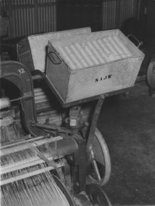 Image of ULRO - a close-up of a machinery section (loom) DUNIH 394.28