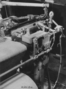 Image of ULRO - Close-up of loom mechanism with key DUNIH 394.41