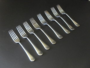 Image of 8 Small Dessert Forks relating to BANZARE DUNIH 516.10
