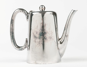 Image of Coffee Pot engraved S.Y Discovery, relating to Banzare DUNIH 516.3