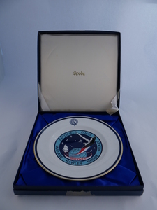 Image of Dinner Plate produced for Discovery Space Shuttle Expedition DUNIH 2016.23.2.1