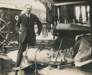 Image of Alister Hardy with the Continuous Plankton Recorder DUNIH 2017.2.42
