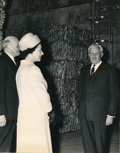 Image of Photograph of the Queen and William Duncan, May 1969 DUNIH 2017.16.2.9