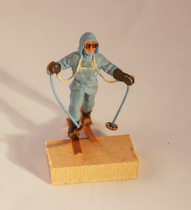 Image of Polar Explorer Miniature Figure DUNIH 2012.1.2