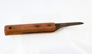 Image of Knife with curved blade DUNIH 2008.156.2