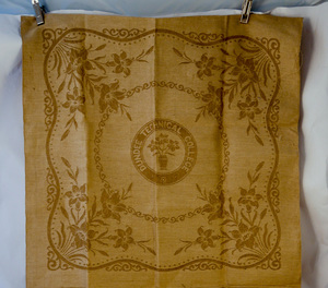 Image of Linen sample with Dundee Technical college crest DUNIH 2009.67.25