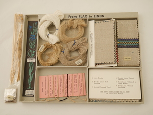 Image of Fabric sample box, used for educational purposes DUNIH 2020.3